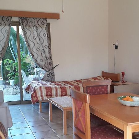 Natasha'S Apartments Paphos ภายนอก รูปภาพ