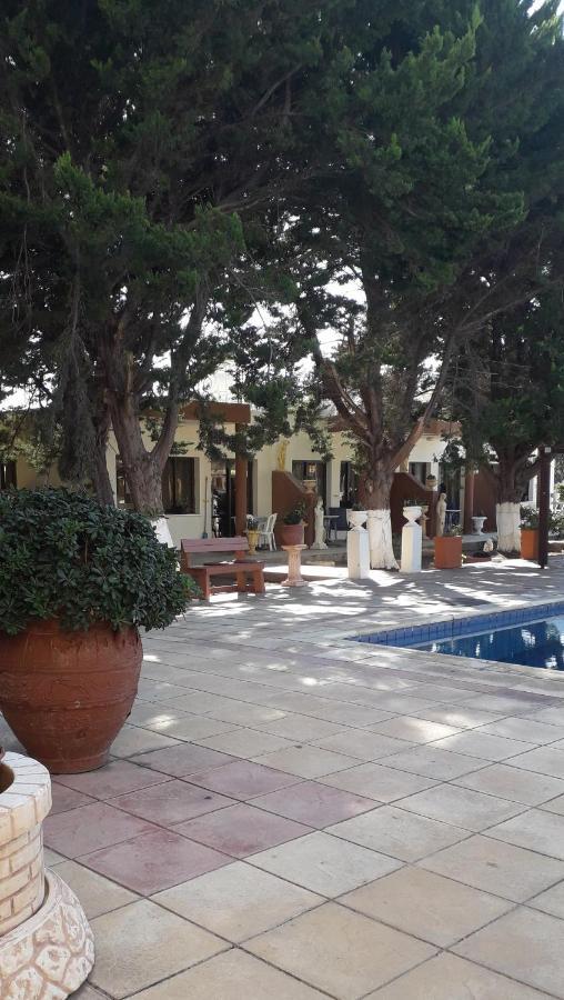 Natasha'S Apartments Paphos ภายนอก รูปภาพ