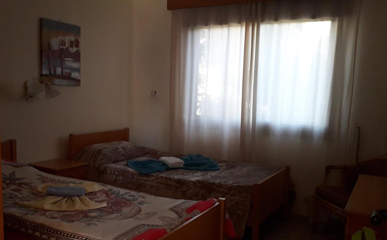 Natasha'S Apartments Paphos ภายนอก รูปภาพ