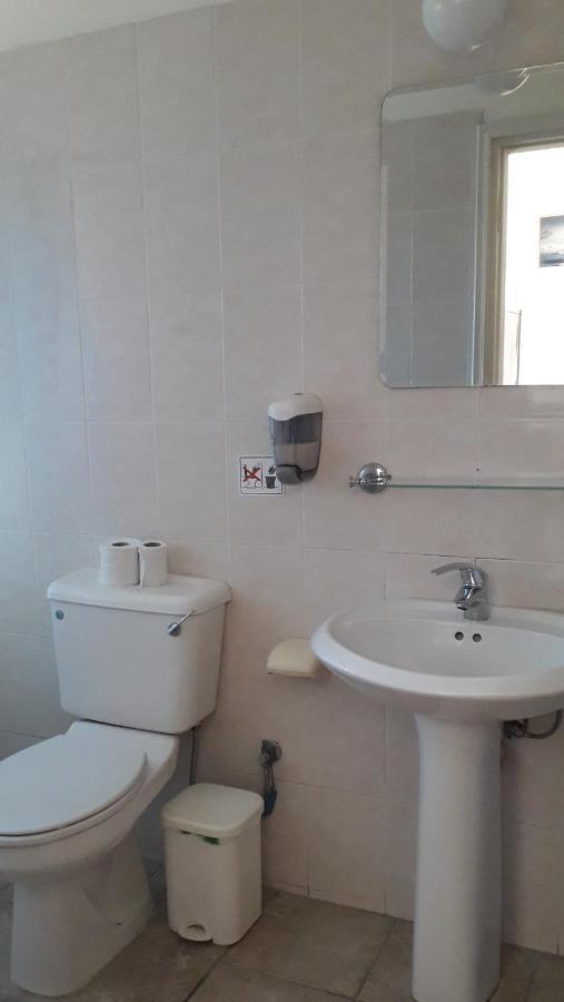 Natasha'S Apartments Paphos ภายนอก รูปภาพ