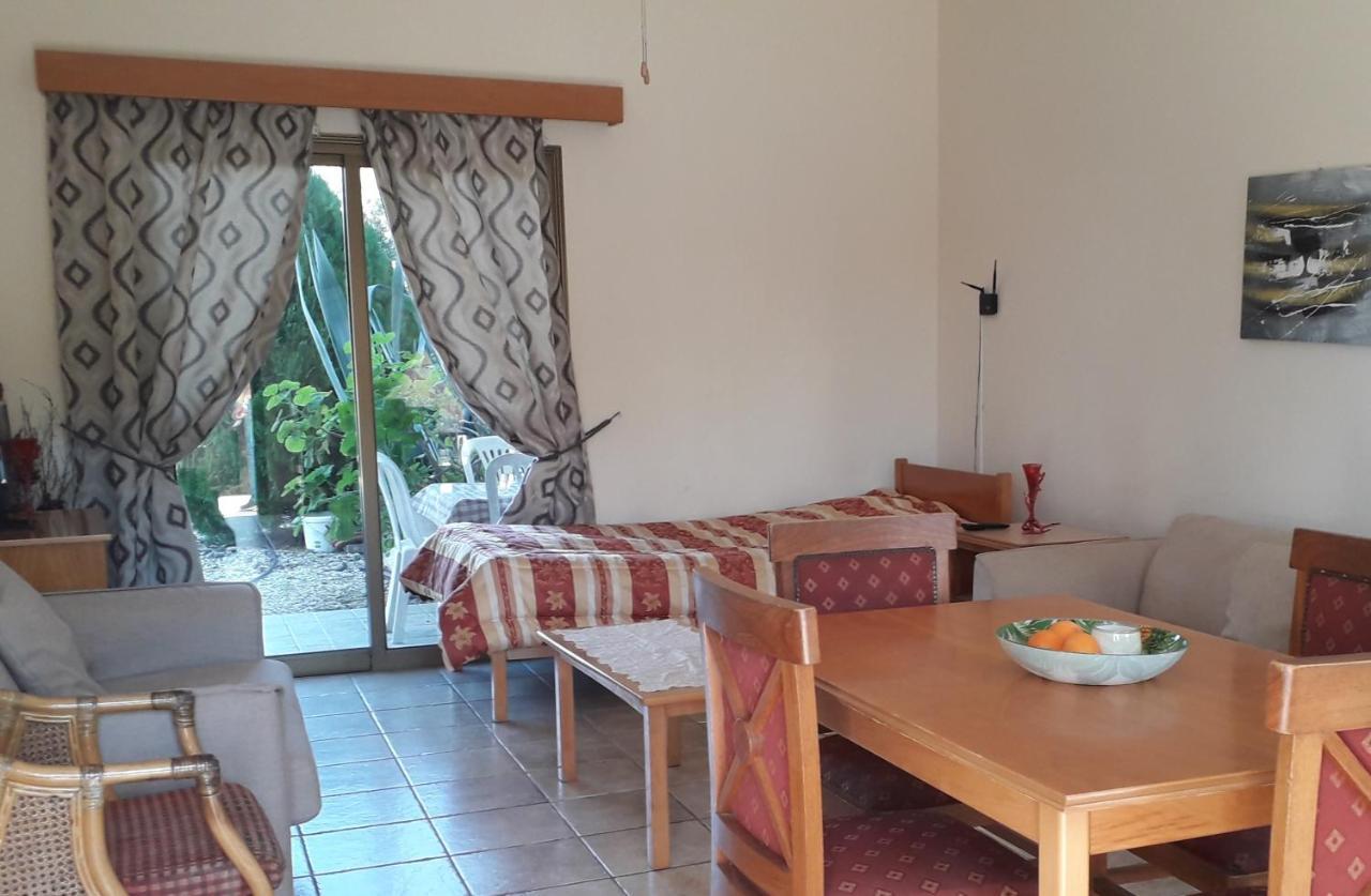 Natasha'S Apartments Paphos ภายนอก รูปภาพ