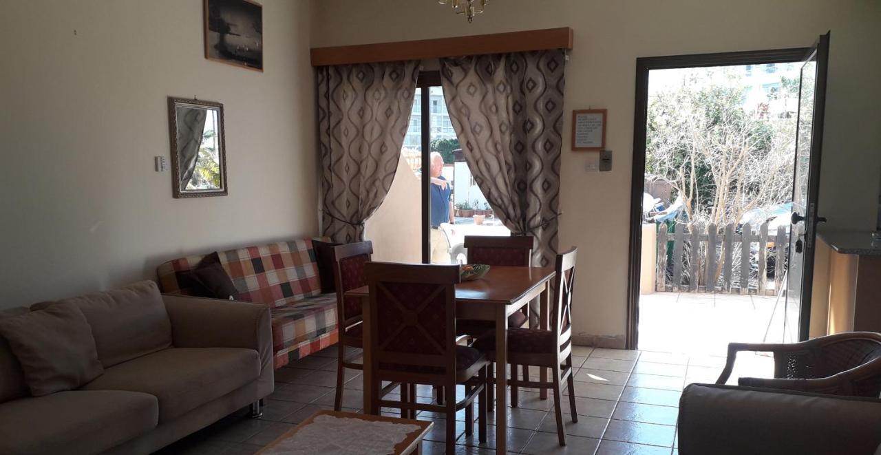 Natasha'S Apartments Paphos ภายนอก รูปภาพ
